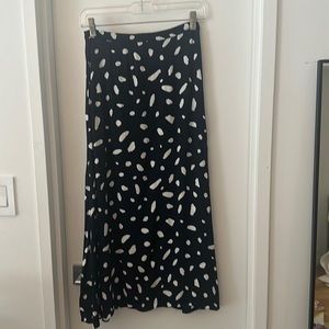 Size 0 Wilfred Aritizia Midi Skirt